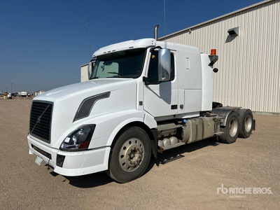 2013 Volvo VNL 6x4 تراكتور شاحنة كابينة النوم (ثنائية المحور)