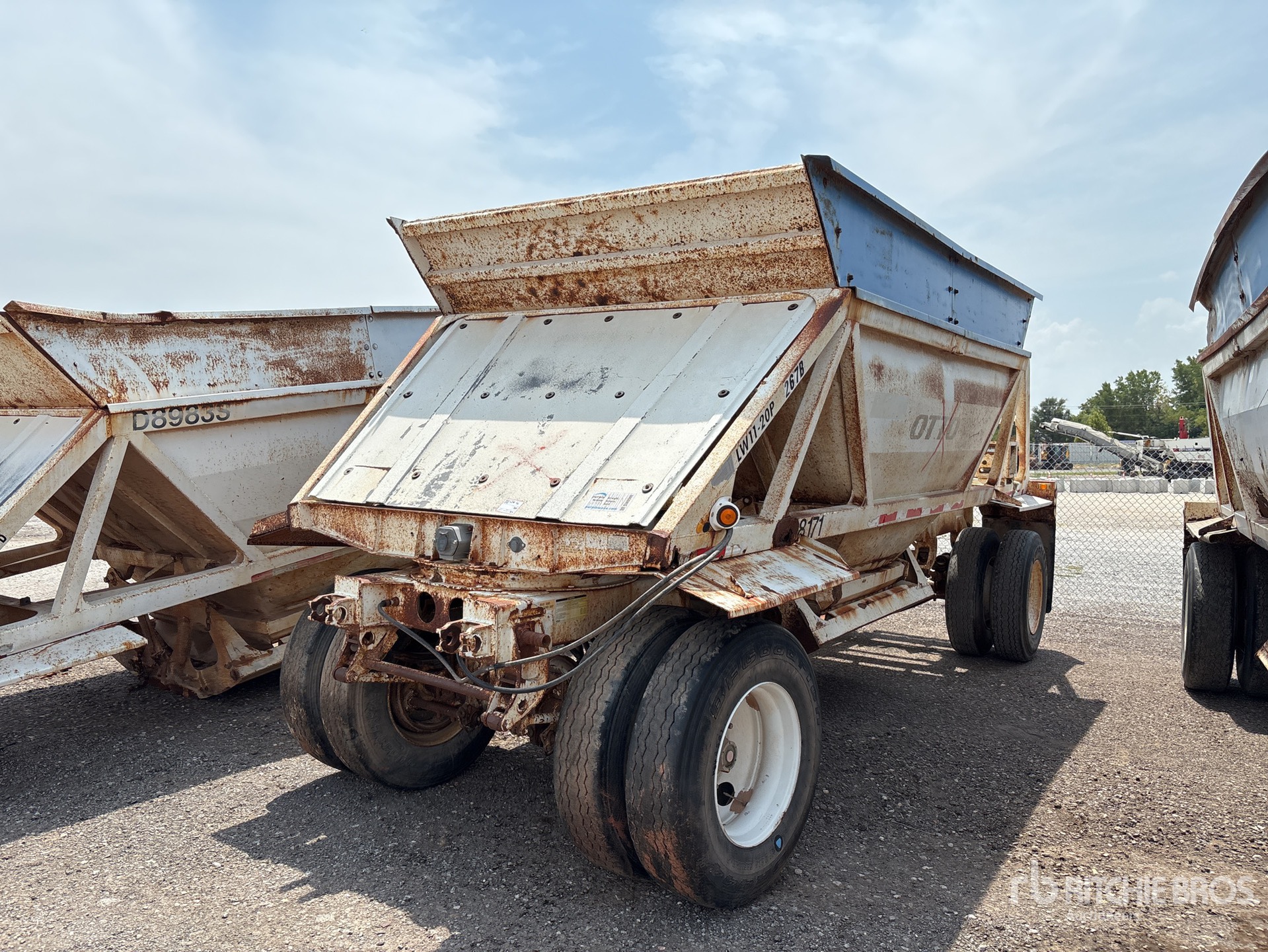 2005 Ranco 19 ft S/A B-Train Pup Belly Dump Trailer