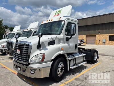 2013 Freightliner Cascadia 113 4x2 Day Cab Truck Tractor