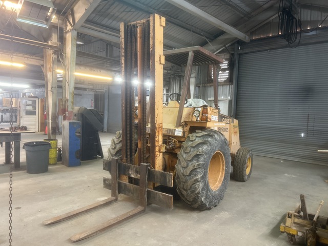 Case 586E 4x2 Rough Terrain Forklift