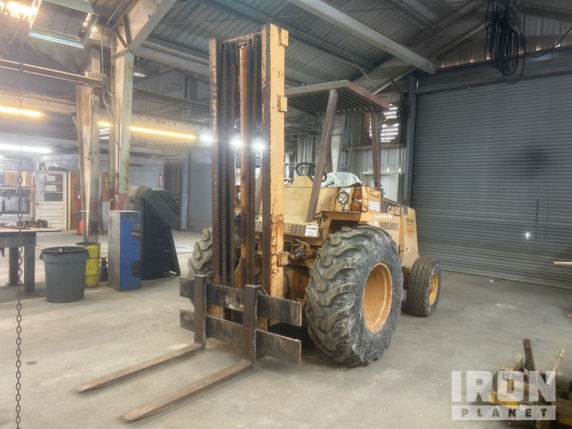 Case 586E 4x2 Rough Terrain Forklift