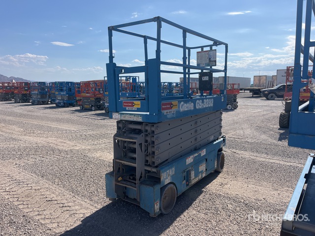 Genie GS-3232 Electric Scissor Lift