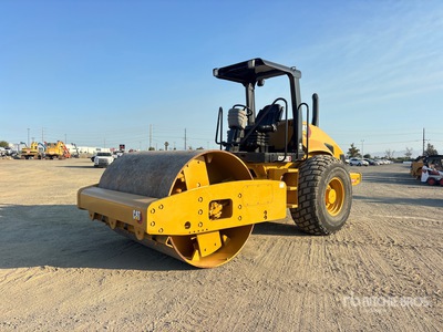 2004 Cat CS563E Smooth Drum Compactor