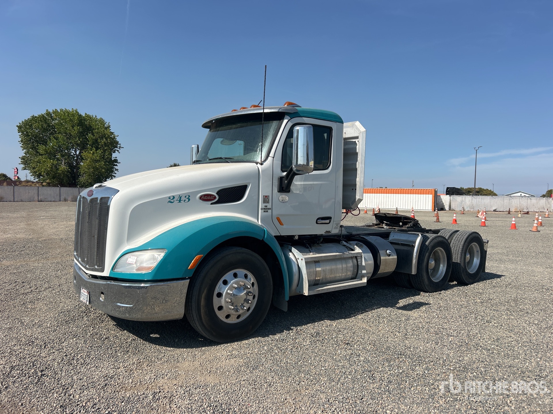 2015 Peterbilt 579 6x4 T/A Day Cab Truck Tractor