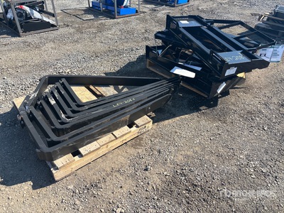 Quantity of (4) 2026 Mower King SA スキッドステア用フォーク (Unused)