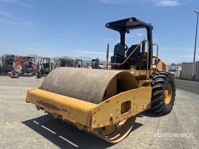 2011 Cat CS56 Smooth Drum Compactor