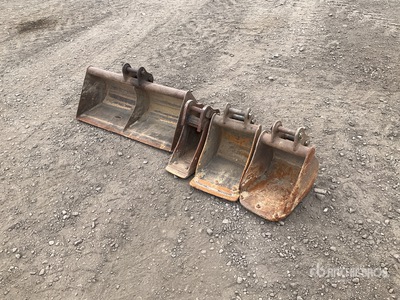 Quantity of (4) 900mm, 300mm, 300mm & 160mm Excavator Bucket