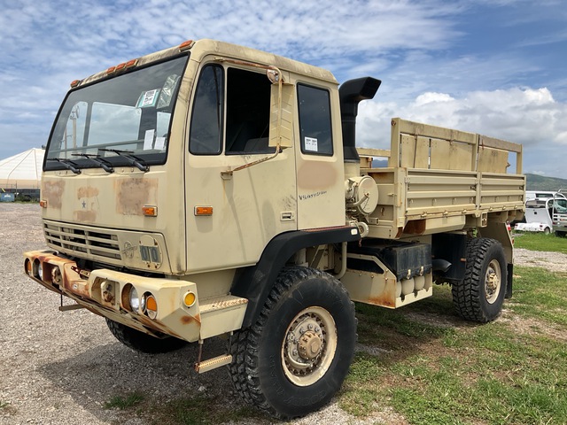 2002 Stewart and Stevenson M1078A1 LMTV 4x4 Cargo Truck