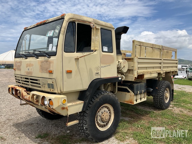 2002 Stewart and Stevenson M1078A1 LMTV 4x4 Cargo Truck