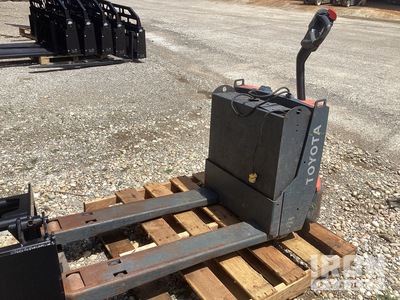 2022 Toyota 8HBW23 4500 lb Electric Transpallet
