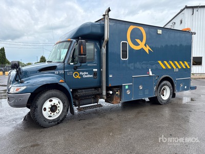 2006 International 4400 SBA 4x2 Utility Truck
