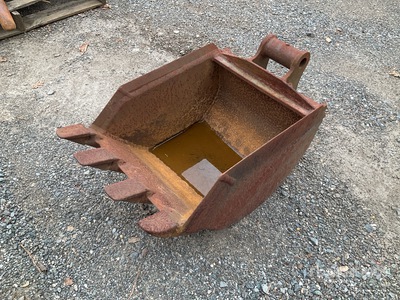 18 in Digging Excavator Bucket