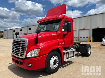 2012 Freightliner Cascadia 125 4x2 Van Truck