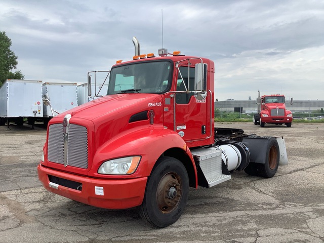 2013 Kenworth T370 4x2 S/A Day Cab Truck Tractor