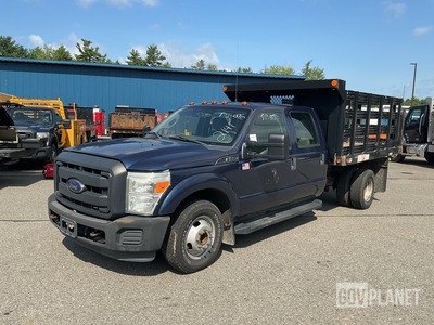 2013 Ford F-350 Super Duty XL Flatbed Truck