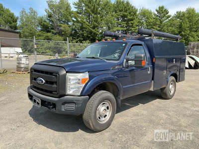 2011 Ford F-350 Super Duty XL 4x4 Utility Truck