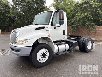 2015 International DuraStar 4400 4x2 S/A Day Cab Truck Tractor