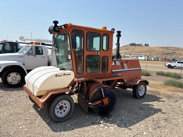 2013 Broce CRT350 Self-Propelled Broom