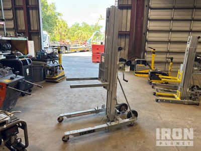 2023 Sumner 2012S Material Hoist
