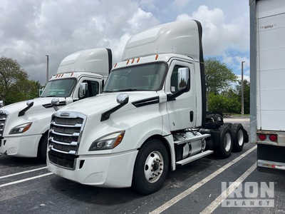 2020 Freightliner Cascadia 126 6x4 T/A Day Cab Truck Tractor