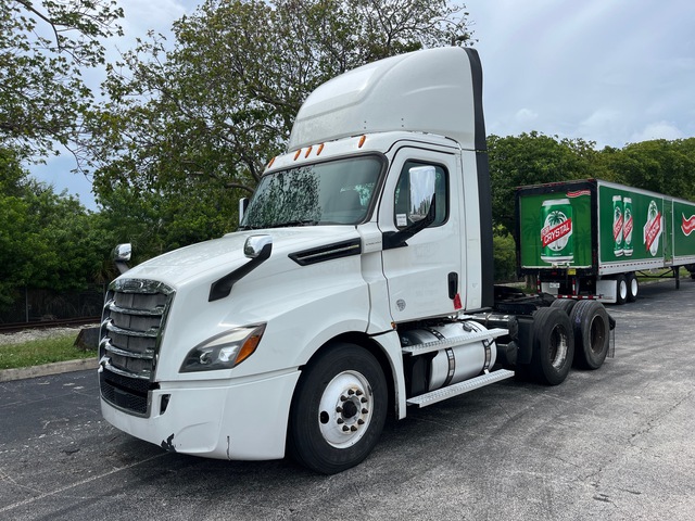 2020 Freightliner Cascadia 126 6x4 T/A Day Cab Truck Tractor