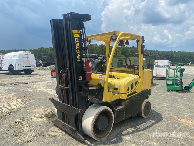 Hyster S155FT 13800 lb Cushion Tire Forklift