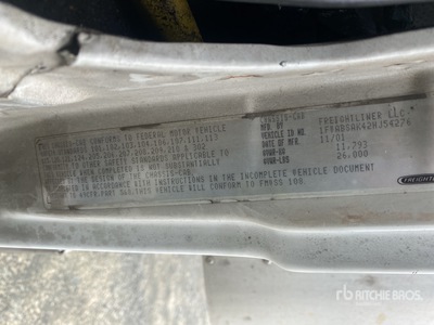 2002 Freightliner FL70 4x2 Furgoneta caja cerrada