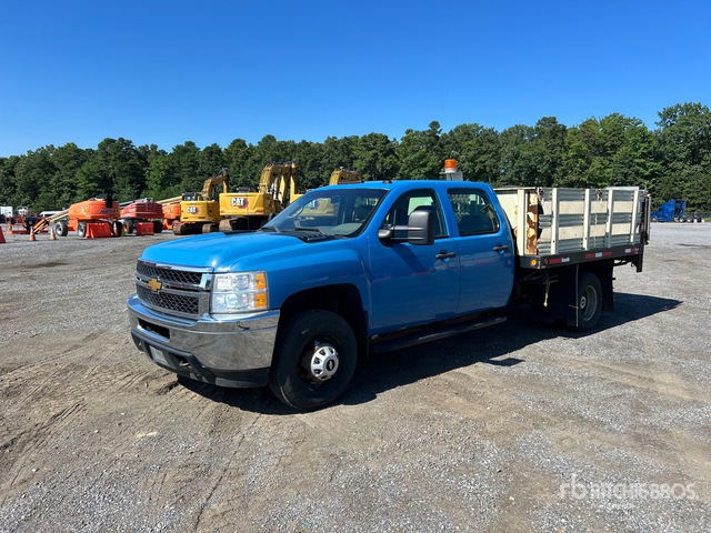 2014 Chevrolet 3500HD 4x2 Crew Cab Flatbed Truck