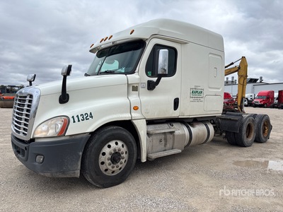 2016 Freightliner Cascadia 125 6x4 T/A Sleeper Truck Tractor
