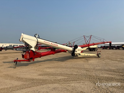 2014 Farm King 1684 16 in x 84 ft Telescopic Swing Grain Auger