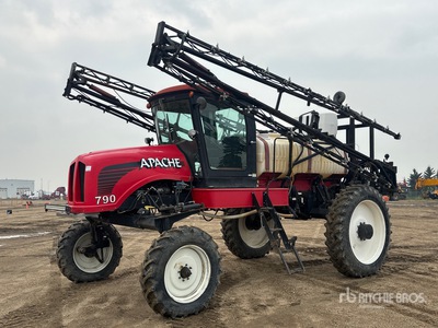 2000 Apache AP790 90 ft 4x2 High Clearance Zelfrijdende Veldspuit