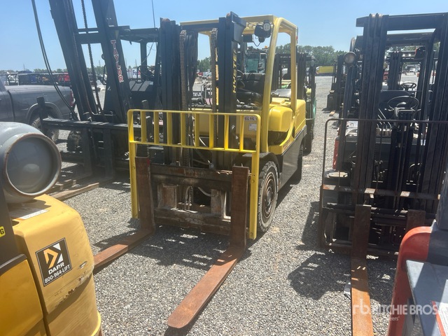 Hyster 11000 lb Pneumatic Tire Forklift