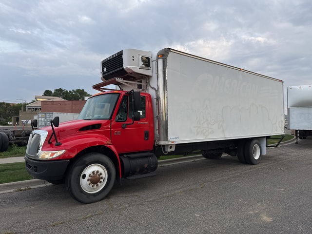 2004 International 4300 4x2 Refrigerated Truck
