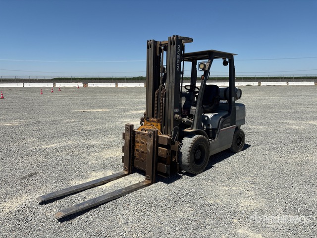 2012 Nissan MUG1F2A35LV Pneumatic Tire Forklift
