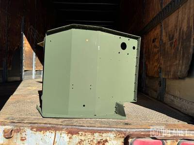 LOT OF 18 HUMVEE DRIVERS SIDE DOOR PANELS NEW IN BOX -SHIPS ON PALLET  DIMS: 64L X 62H X 79T  WEIGHT 220 その他 - 機械部品