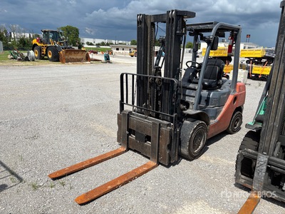 2019 Toyota 8FDU32 5000 lb Pneumatic Tire Montacargas