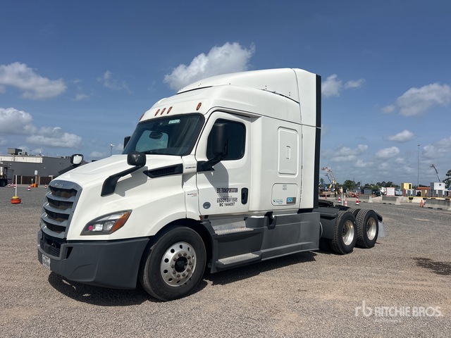 2020 Freightliner Cascadia 116 6x4 T/A Sleeper Truck Tractor