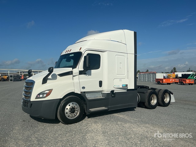 2020 Freightliner Cascadia 116 6x4 T/A Sleeper Truck Tractor