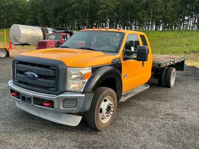 2013 Ford F-450 XL 4x2 Extended Cab Flatbed Truck