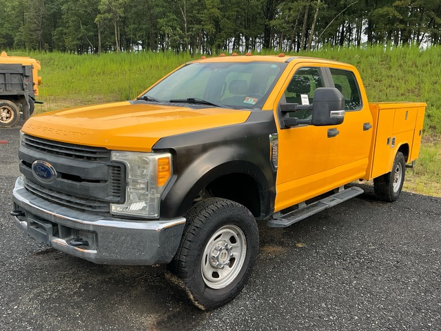 2017 Ford F-350 XL 4x4 Crew Cab Utility Truck