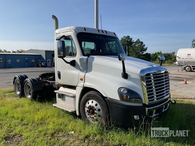2018 Freightliner CA125DC 6x4 T/A Day Cab Truck Tractor