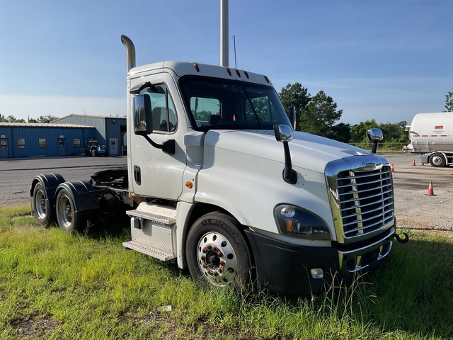 2018 Freightliner CA125DC 6x4 T/A Day Cab Truck Tractor