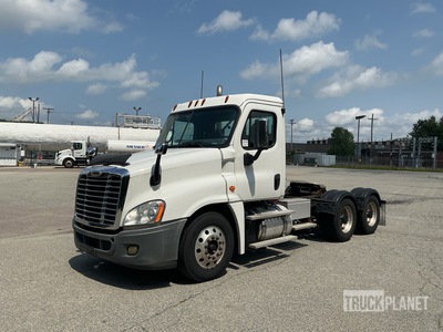 2015 Freightliner CA125DC 6x4 Sleeper Prime Mover