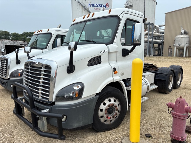 2018 Freightliner CA113DC 6x4 T/A Day Cab Truck Tractor