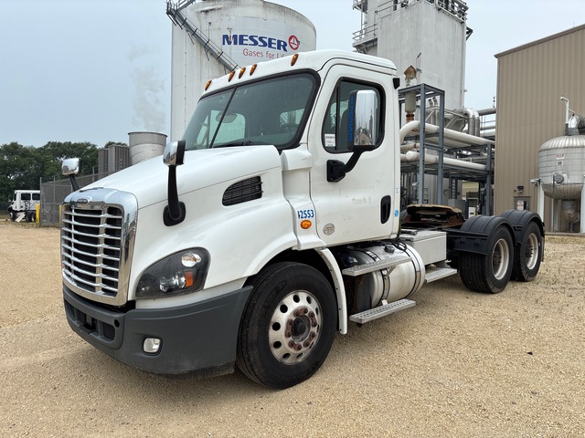 2018 Freightliner CA113DC 6x4 T/A Day Cab Truck Tractor