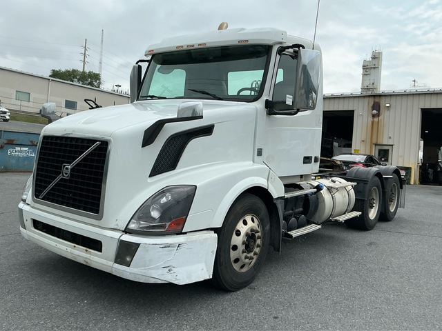 2016 Volvo VNL64T 6x4 T/A Day Cab Truck Tractor