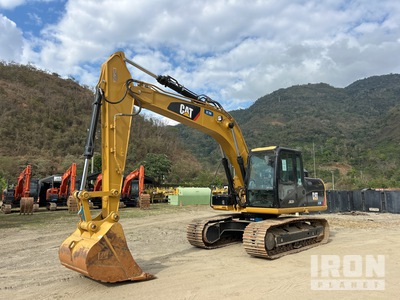 Cat 318D2L Excavatrice sur chenilles