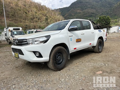 Toyota Hilux 4x4 Crew Cab 4x4 Pickup