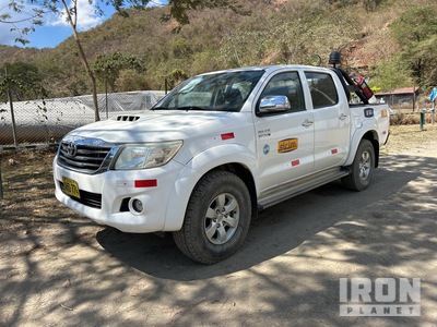 Toyota Hilux 4x4 Crew Cab Pickup