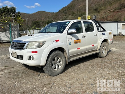 Toyota Hilux 4x4 Crew Cab Pickup